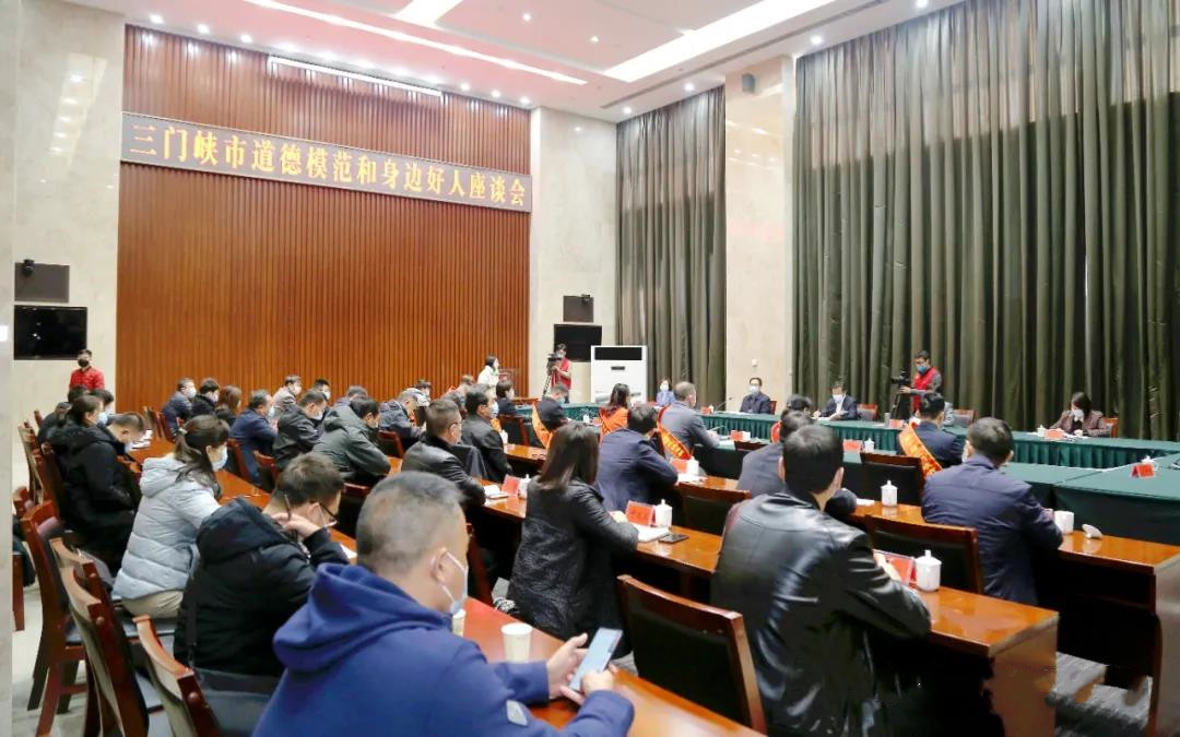 座谈会1.jpg